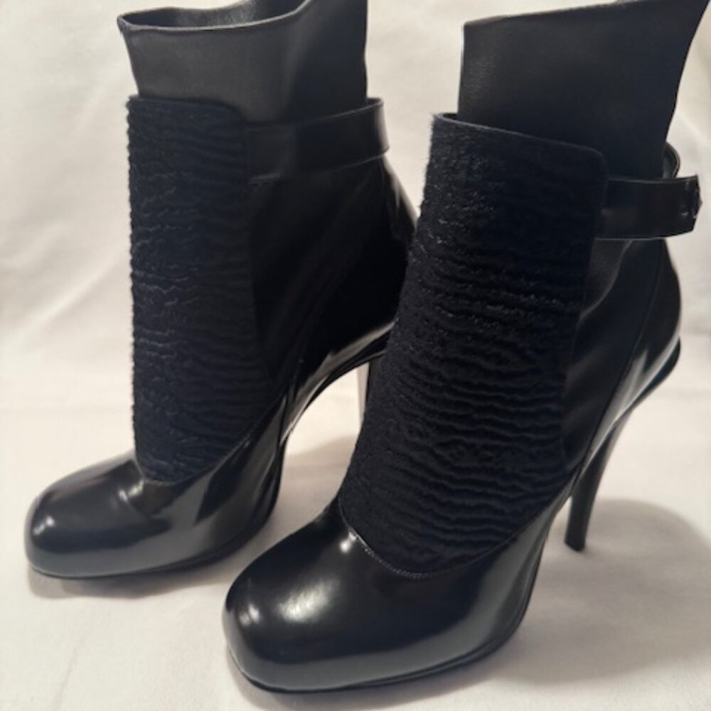 Fendi Victorian Calf Hair/ Patent Leather Ankle Booties -Size 38 w/ Box LIKE NEW